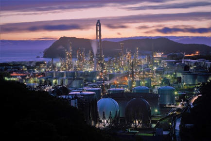 Industriewerk im Sonnenuntergang