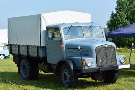 Hellblauer IFA H3A