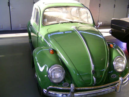 Grüner VW Käfer Oldtimer